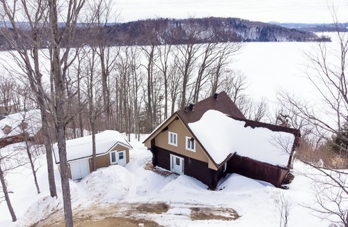 Cheneville Ski Chalet | Le Domaine forêt d'eau II