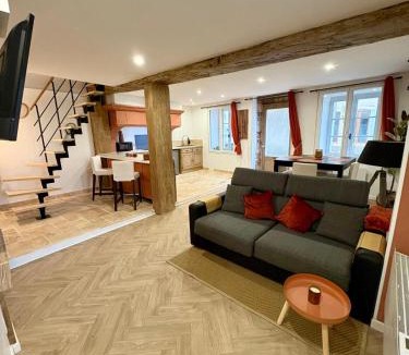 Pesmes House | Le Domus Pesmois