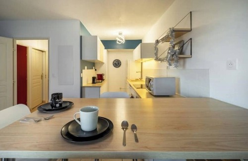 Boutonnet Apartment | Le Dory ~ Spacious, Air-conditioned, Terrace & Parking