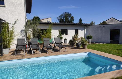 Montferrand-le-Chateau House | Le Doubs repère