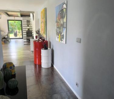 Montferrand-le-Chateau House | Le Doubs repère