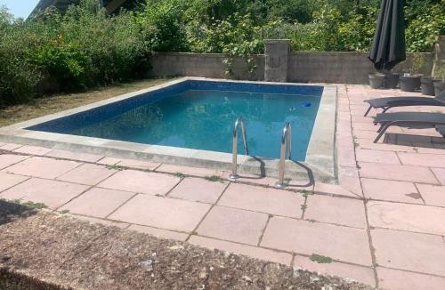 Bussiere-Poitevine Bed & Breakfast | Le dragon dans Les Buis