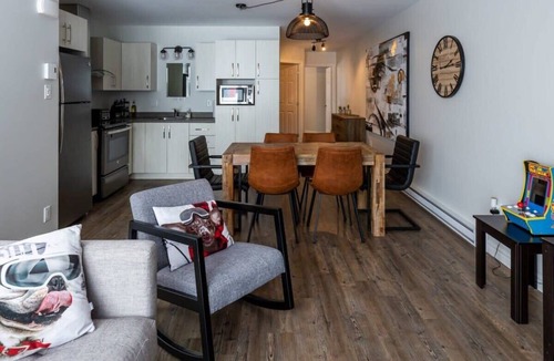 Saint-Mathieu-de-Rioux Ski Chalet | Le Du-MontSKI, Chalet familial ski-in ski-out