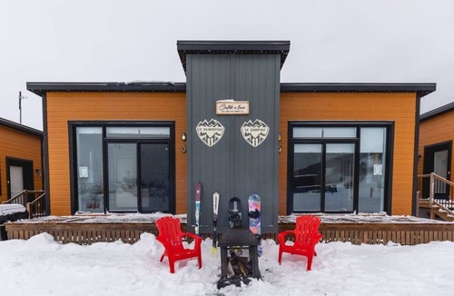 Saint-Mathieu-de-Rioux Ski Chalet | Le Du-MontSKI, Chalet familial ski-in ski-out