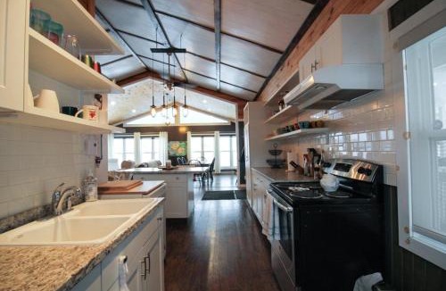 Saint-Andre-Avellin Ski Chalet | Le Duc on the Lake - Cozy waterfront Cottage