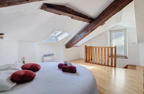 Voiron Apartment | Le Duplex, 65m2, hyper-centre, 2 chambres, 6 pers