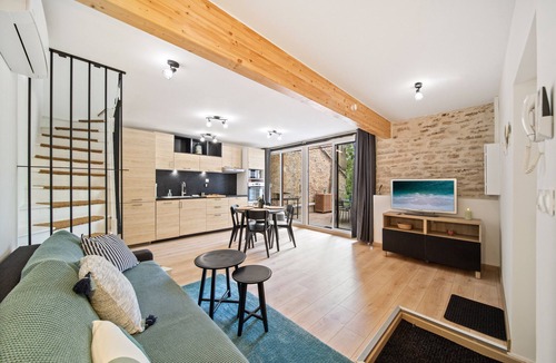 Savigny-les-Beaune House | Le Duplex, apartment overlooking the park