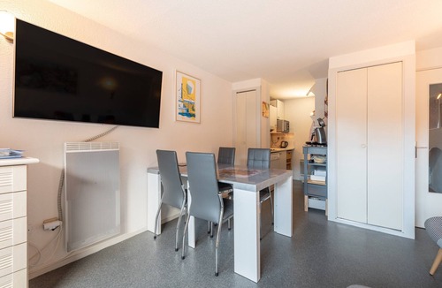 Saint-Lary-Soulan Apartment | Le Duplex des Neiges – Saint-Lary: Duplex lumineux avec vue montagne, proche centre