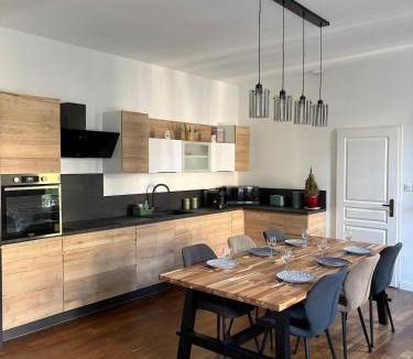 Verdun Apartment | Le Duplex du Prince