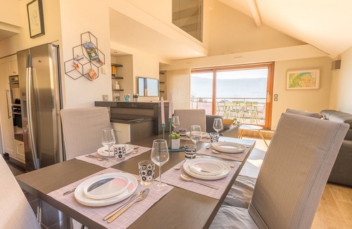 Veyrier-du-Lac Apartment | Le Duplex Plage - 2 ch, terrasse vue lac