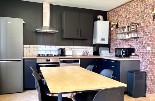 Poitiers Apartment | Le Eugene: spacious, bright in front of the CHU