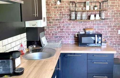 Poitiers Apartment | Le Eugene: spacious, bright in front of the CHU