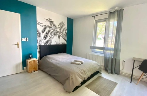 Poitiers Apartment | Le Eugene: spacious, bright in front of the CHU