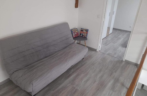 Paroy-sur-Tholon Apartment | Le familiale