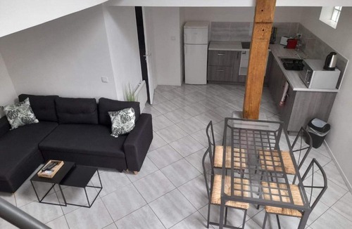 Paroy-sur-Tholon Apartment | Le familiale