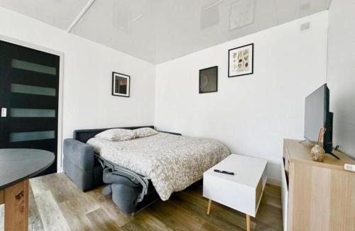 Coteaux Ouest Apartment | Le Fatio - Studio Terrace - WiFi - 2 people