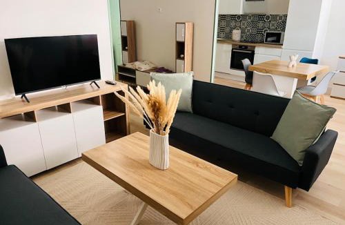 Senlis Apartment | Le Faubourg St Martin Gold&Green