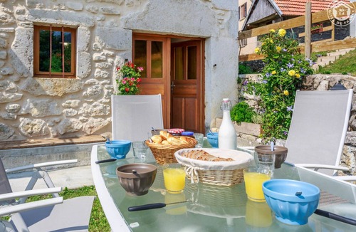 Entremont-le-Vieux House | LE Fenil DES Rigauds