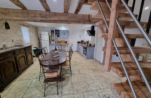 Mazeuil House | Le Figuier:8-person gite, heated pool and leisure facilities 25 minutes from Futuroscope.