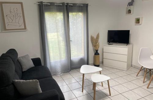 Auvers-sur-Oise Apartment | Le First Auversois charmant studio avec jardinet