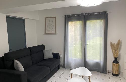 Auvers-sur-Oise Apartment | Le First Auversois charmant studio avec jardinet