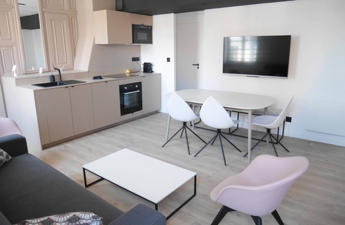 Old Lille Apartment | Le Flandres, made for family and large groups