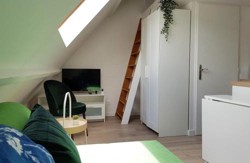 Deville-les-Rouen Apartment | Le Fleury Studio Calme Proche de Rouen