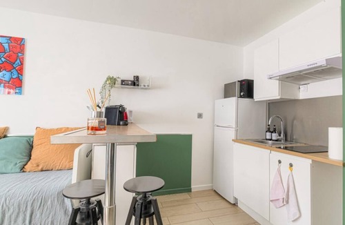 Feuillat Desgenettes Apartment | "Le Florence - Studio Métro D'Grange Blanche