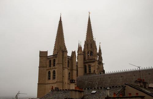 Mende Apartment | Le Fontaine - Hyper Centre - Vue Cathédrale - Wifi