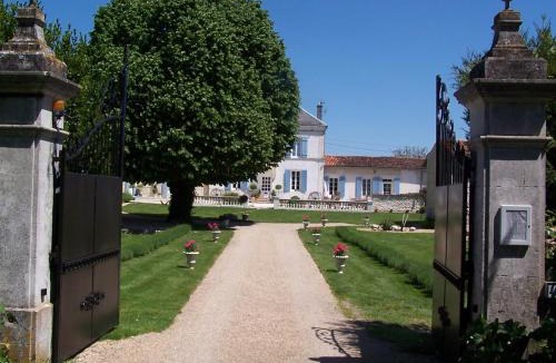 Courcelles House | Le Four à Pain