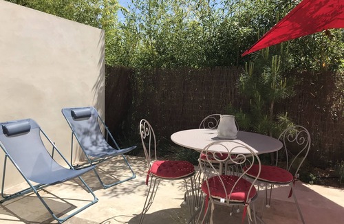 Arpaillargues-et-Aureillac Cottage | Le Mazet des Lauriers in Uzès - Gîte with Jacuzzi