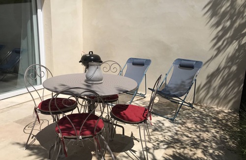 Arpaillargues-et-Aureillac Cottage | Le Mazet des Lauriers in Uzès - Gîte with Jacuzzi