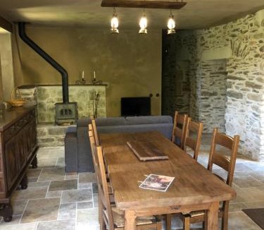 Saint-Etienne-Vallee-Francaise Bed & Breakfast | Le Château de Cambiaire