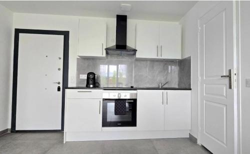 Freneuse Apartment | Le Freneusien, Wi-Fi parking