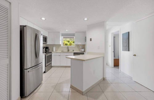 Sunny Isles Beach Apartment | Le Frontenac 204 STR-01054