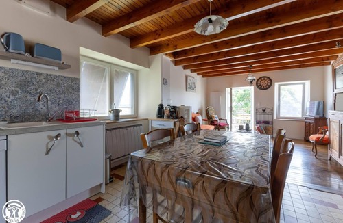 La Chapelle Sur Usson House | Le Gîte à la Campagne aux Pierres Violettes