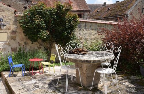 Souvigny House | Le gîte clos Monade