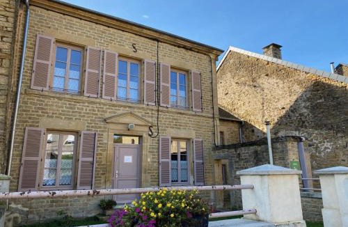 Puilly-et-Charbeaux House | Le gÎte communal