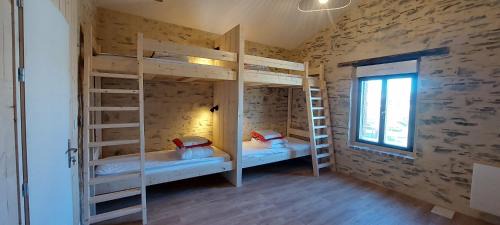 Saint-Martin-des-Noyers House | Le Gîte de l'école de la pierre
