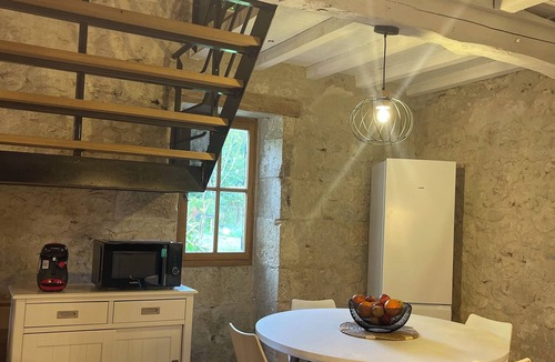 Montpezat House | Le Gîte de « La Chartreuse » Maison en Pierre Rénovée Avec Immense Piscine