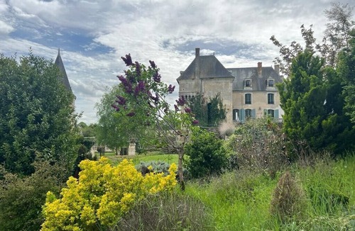 La Celle-Guenand Apartment | Le Gîte de la Grande Chouette - un Séjour Dans un Château Médiéval !