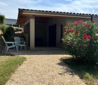 Allex House | Le gîte de la vieille pierre 'climatisé'