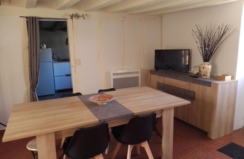 Le Noyer House | Le gîte des Ânes. Sleeps 5