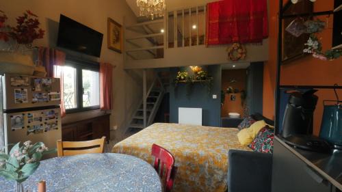 Prignac-et-Marcamps Apartment | Le Gîte des Jardins d'Ispahan