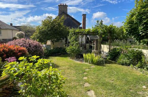 Savigny-le-Vieux House | Le Gîte Du Malt