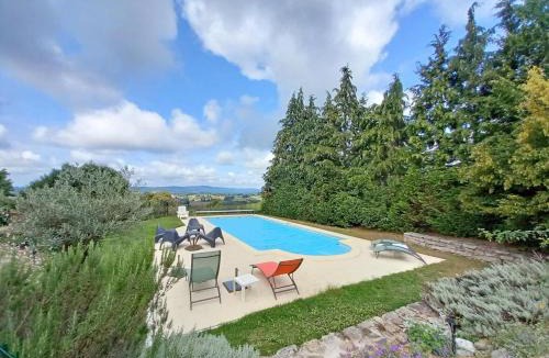 Bourganeuf House | Le gîte du mas avec piscine