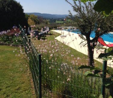 Bourganeuf House | Le gîte du mas avec piscine