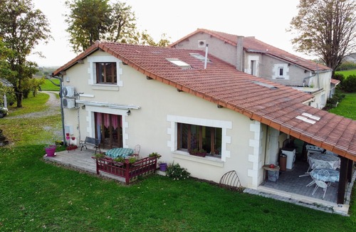 Scorbe-Clairvaux Apartment | Le Gîte Rural De L'abbesse