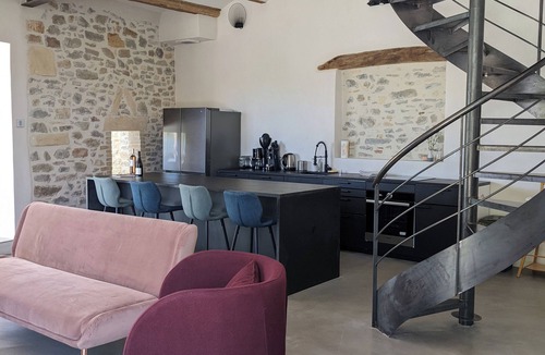 Cavillargues Villa | Le gai Ruisseau - Villa Gard Provençal Avec Piscine - 10/12 Personnes