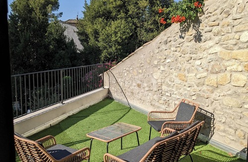 Cavillargues Villa | Le gai Ruisseau - Villa Gard Provençal Avec Piscine - 10/12 Personnes